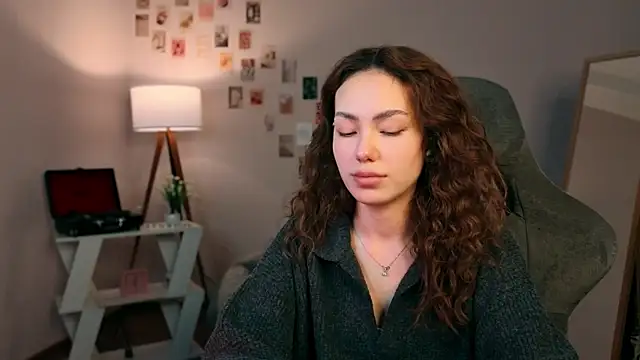 Snapshot of branchwithflowerss chatting on November 26, 2025, 12:05 pm branchwithflowerss online show from November 26, 2025, 12:05 pm