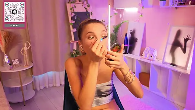 JulieLupo online show from October 20, 2025, 6:15 am