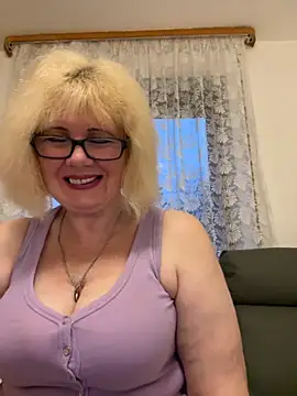 BoloshkaBlonda online show from November 17, 2025, 6:39 am