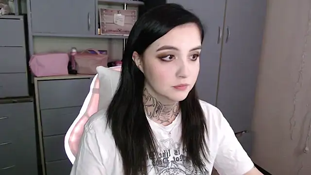 Rin andersonn online show from December 16, 2025, 12:59 am