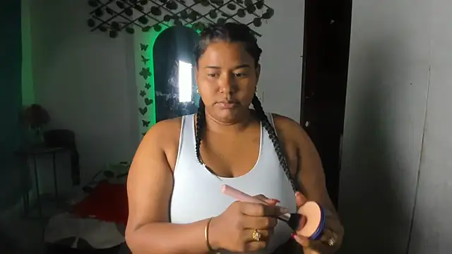 Snapshot of Ebony_luna chatting on July 8, 2026, 7:47 pm Ebony luna online show from July 8, 2026, 7:47 pm
