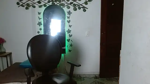Ebony luna online show from April 30, 2026, 12:45 pm