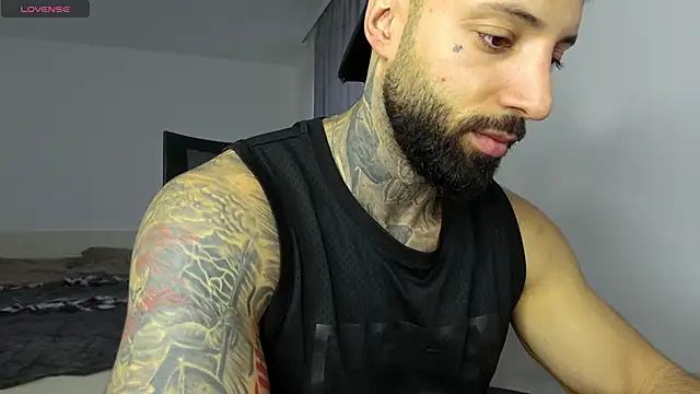 MasculineGuy99 online show from December 5, 2025, 8:35 am