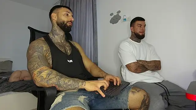 MasculineGuy99 online show from November 10, 2025, 9:25 am