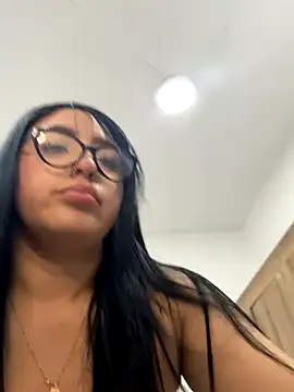 Snapshot of Aria_Laurent chatting on October 21, 2025, 5:34 pm Aria Laurent online show from October 21, 2025, 5:34 pm