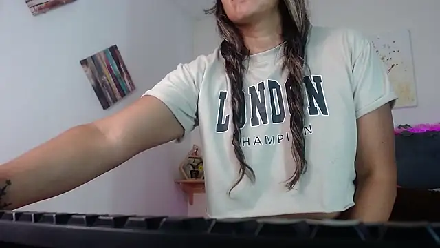 lujan m online show from October 3, 2025, 1:34 pm