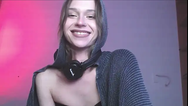 Snapshot of SophieDiamond_Xx chatting on May 22, 2026, 10:57 am SophieDiamond Xx online show from May 22, 2026, 10:57 am