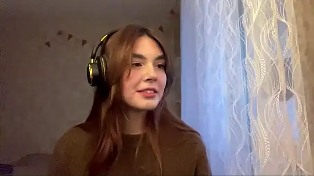 TeresitaLish online show from October 7, 2025, 3:35 pm