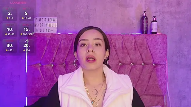 Snapshot of Mia_lopez_1 chatting on May 19, 2026, 8:32 am Mia lopez 1 online show from May 19, 2026, 8:32 am