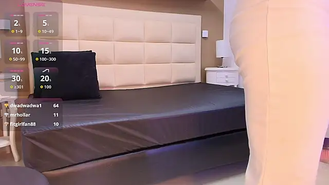 Snapshot of TracyDavis_ chatting on December 1, 2025, 1:17 am TracyDavis online show from December 1, 2025, 1:17 am