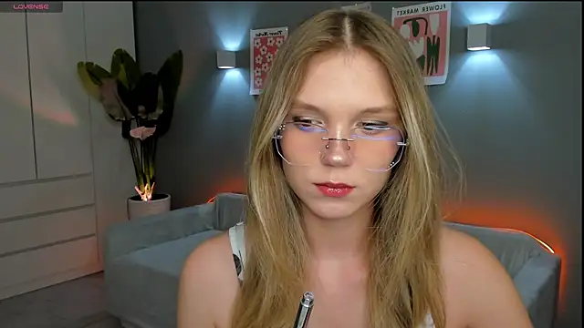 linakorvin online show from December 4, 2025, 1:32 pm