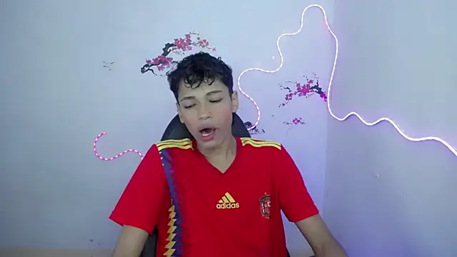 Snapshot of Im_david02 chatting on November 21, 2025, 12:48 pm Im david02 online show from November 21, 2025, 12:48 pm