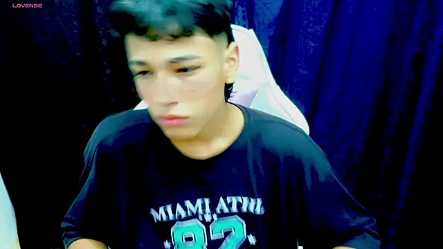 Snapshot of Im_david02 chatting on November 1, 2025, 12:54 pm Im david02 online show from November 1, 2025, 12:54 pm