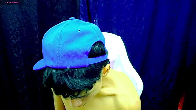 Snapshot of Im_david02 chatting on November 10, 2025, 1:05 pm Im david02 online show from November 10, 2025, 1:05 pm