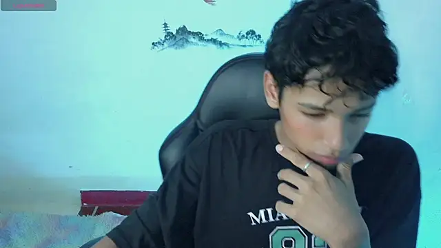 Snapshot of Im_david02 chatting on October 20, 2025, 1:00 pm Im david02 online show from October 20, 2025, 1:00 pm