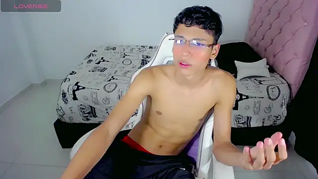 Im david02 online show from May 19, 2026, 1:56 am