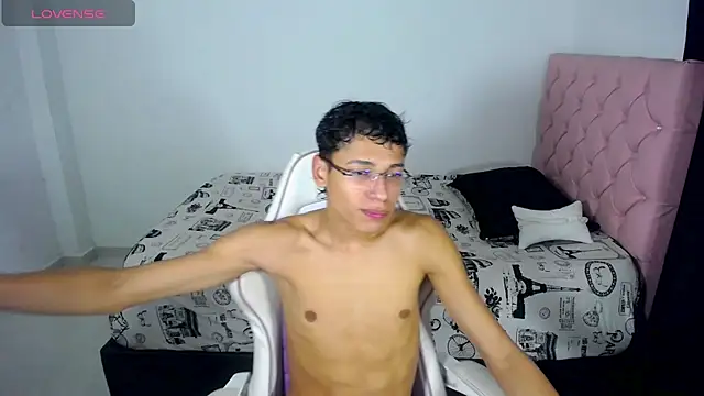 Im david02 online show from May 18, 2026, 10:36 pm
