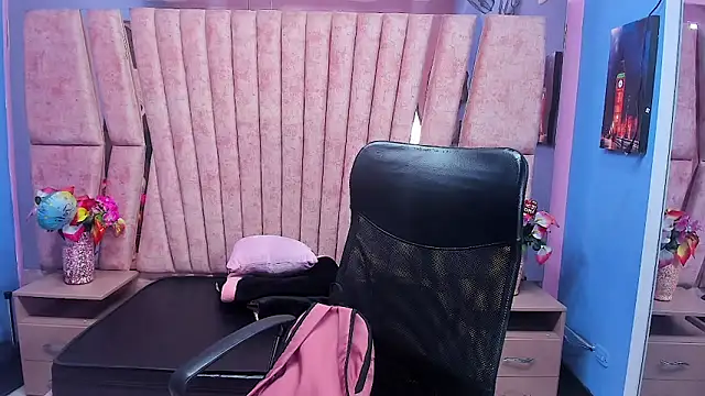 sarah sweett  online show from February 11, 2026, 2:50 pm