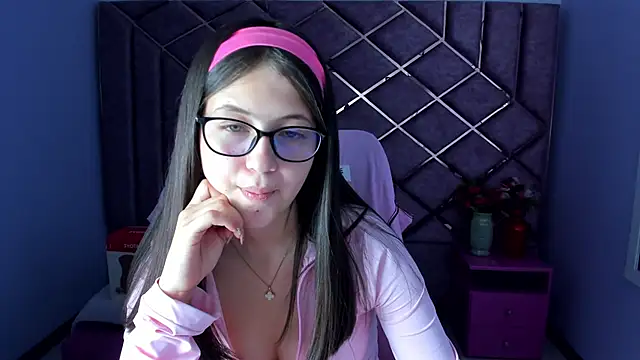 sarah sweett  online show from April 30, 2026, 2:13 pm
