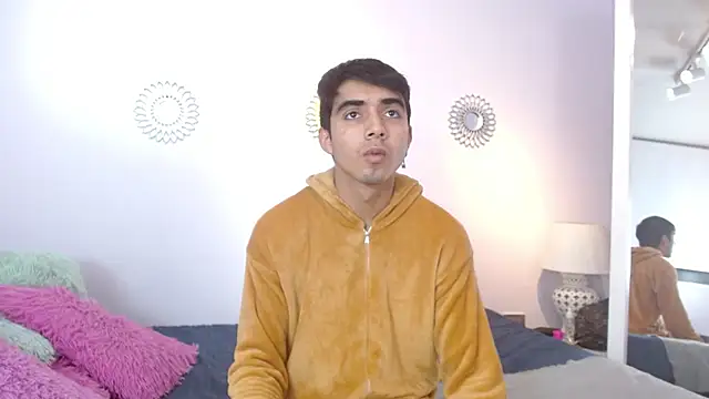 Hottie Guy online show from November 15, 2025, 5:50 pm