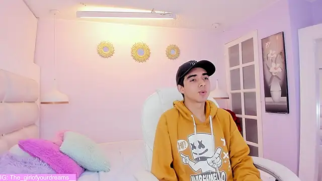 Hottie Guy online show from November 21, 2025, 5:56 pm