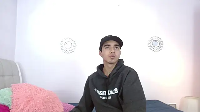 Hottie Guy online show from November 24, 2025, 5:57 pm