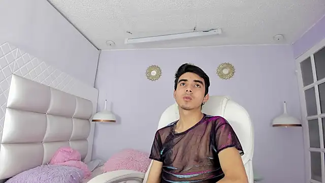 Hottie Guy online show from December 4, 2025, 5:45 pm