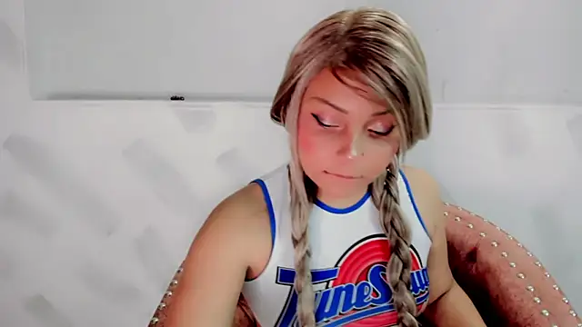 Molly Logan online show from March 10, 2026, 8:02 pm