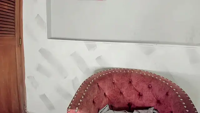 Molly Logan online show from February 17, 2026, 8:06 pm