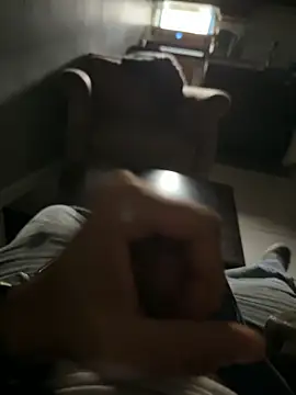 familia0210 online show from December 4, 2025, 3:33 pm