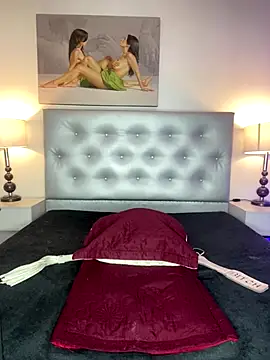 Mariaaam  online show from November 13, 2025, 11:47 am