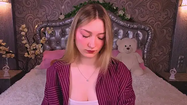 Snapshot of AngelAnabelle chatting on March 15, 2026, 8:27 pm AngelAnabelle online show from March 15, 2026, 8:27 pm