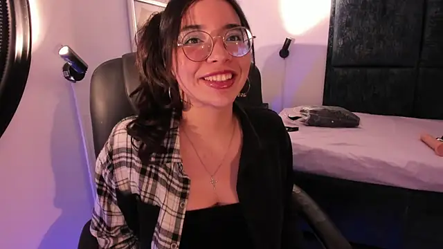 Snapshot of Jules_Angel chatting on June 10, 2026, 8:10 pm Jules Angel online show from June 10, 2026, 8:10 pm