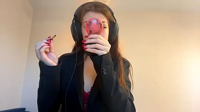 Nayra flash online show from October 11, 2025, 6:14 am