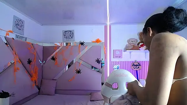 Charlotte ebony  online show from October 27, 2025, 7:48 pm