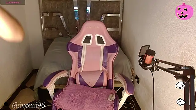 Snapshot of ivoni chatting on October 21, 2025, 9:14 pm ivoni online show from October 21, 2025, 9:14 pm