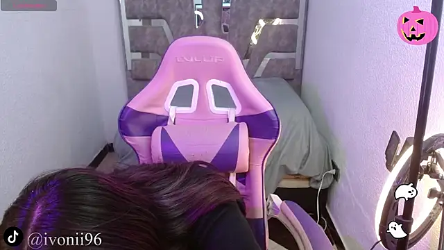 Snapshot of ivoni chatting on October 31, 2025, 10:27 pm ivoni online show from October 31, 2025, 10:27 pm