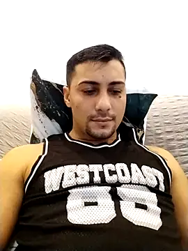 gooddboy01 online show from November 21, 2025, 7:35 pm