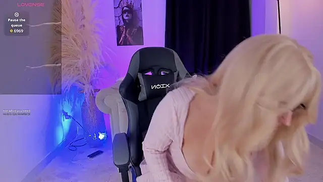 Miaengels  online show from March 21, 2026, 1:40 am