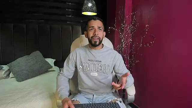 Snapshot of Lobo_sex21 chatting on October 8, 2025, 7:36 pm Lobo sex21 online show from October 8, 2025, 7:36 pm