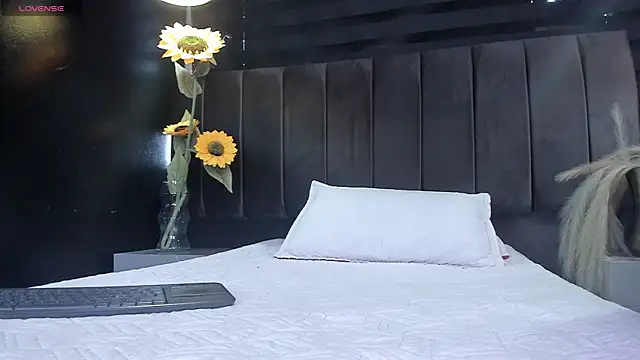 Snapshot of Lobo_sex21 chatting on November 18, 2025, 7:50 pm Lobo sex21 online show from November 18, 2025, 7:50 pm