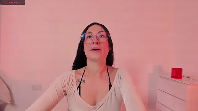 Snapshot of clover_tter_ chatting on November 12, 2025, 4:11 pm clover tter online show from November 12, 2025, 4:11 pm