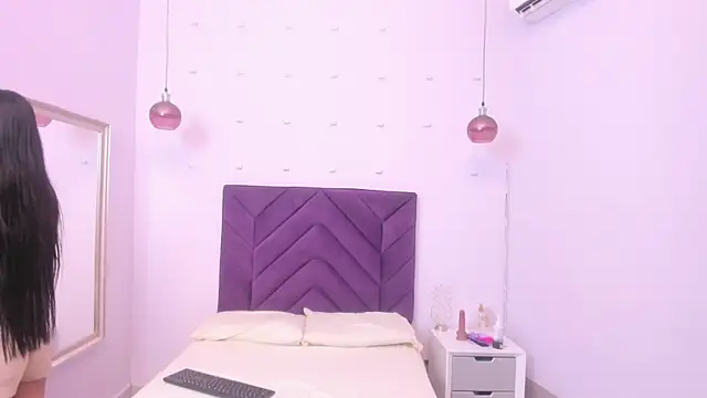 Nahomycarterr online show from October 13, 2025, 7:37 pm