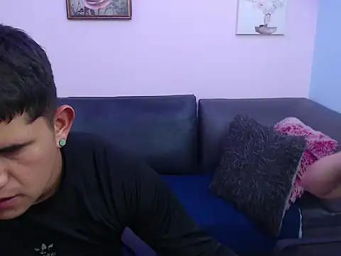 Snapshot of Eric_and_Alisson chatting on October 10, 2025, 3:24 pm Eric and Alisson online show from October 10, 2025, 3:24 pm