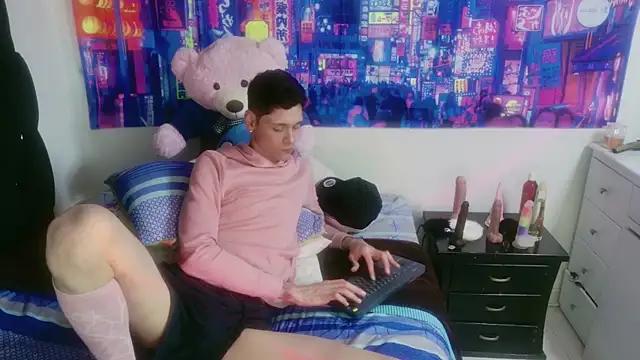 Tyler cat online show from December 20, 2025, 2:36 am