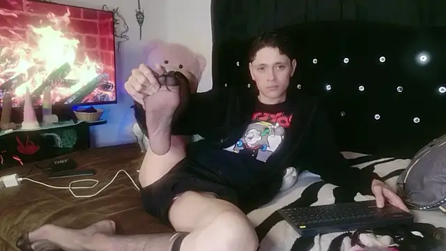 Tyler cat online show from November 15, 2025, 3:32 am