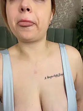 KellyMoors online show from October 9, 2025, 1:17 am