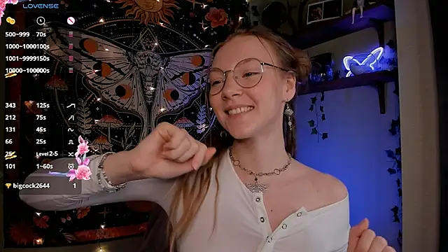 Snapshot of lyra_thenymph chatting on October 17, 2025, 10:39 am lyra thenymph online show from October 17, 2025, 10:39 am