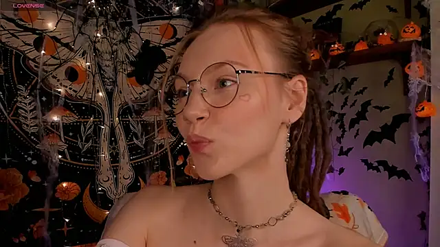 Snapshot of lyra_thenymph chatting on November 1, 2025, 11:37 am lyra thenymph online show from November 1, 2025, 11:37 am