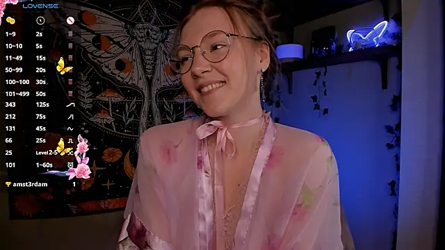 Snapshot of lyra_thenymph chatting on October 18, 2025, 1:35 pm lyra thenymph online show from October 18, 2025, 1:35 pm